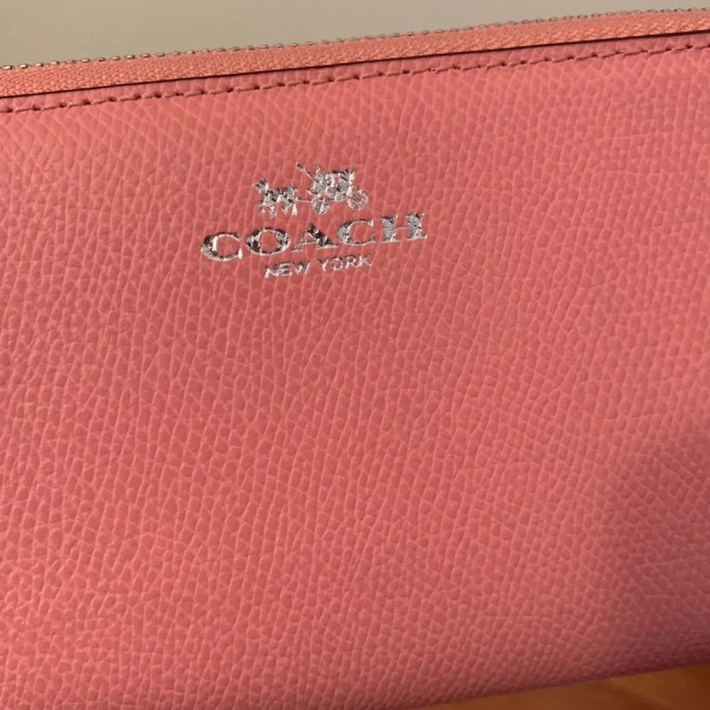 NEW W/OUT TAGS COACH leather salmon wallet